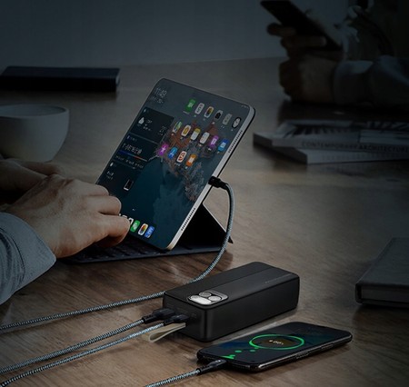 SZYBKI POWERBANK 30000MAH 22,5W 3A PD Z WBUDOWANYMI KABLAMI Z EKRANEM RECCI