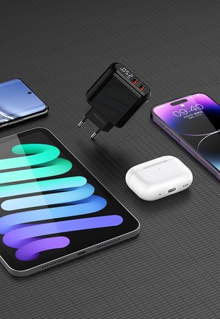 SZYBKA ŁADOWARKA SIECIOWA 18W 2x USB QC 3.0 ZASILACZ Z WYŚWIETLACZEM RECCI